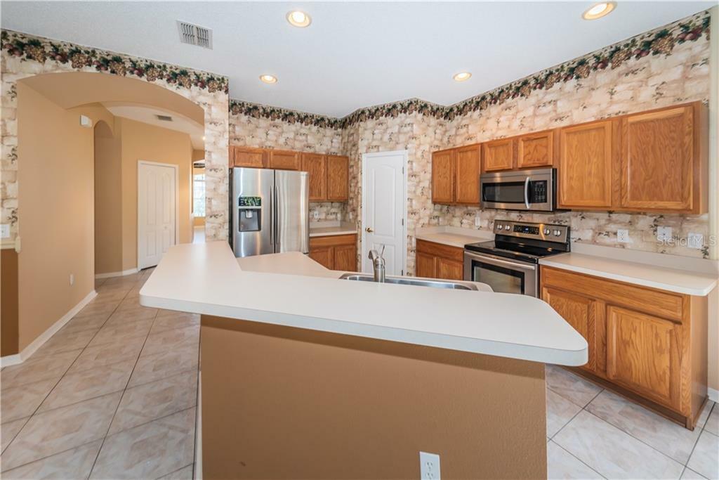 Property Photo: 2735 Wood Pointe Drive FL 34691