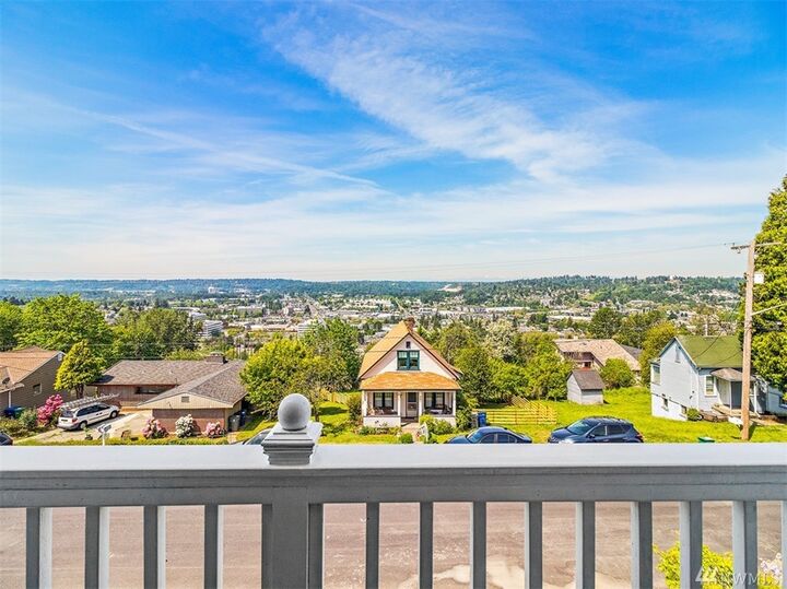 Property Photo:  804 Renton Ave S  WA 98057 