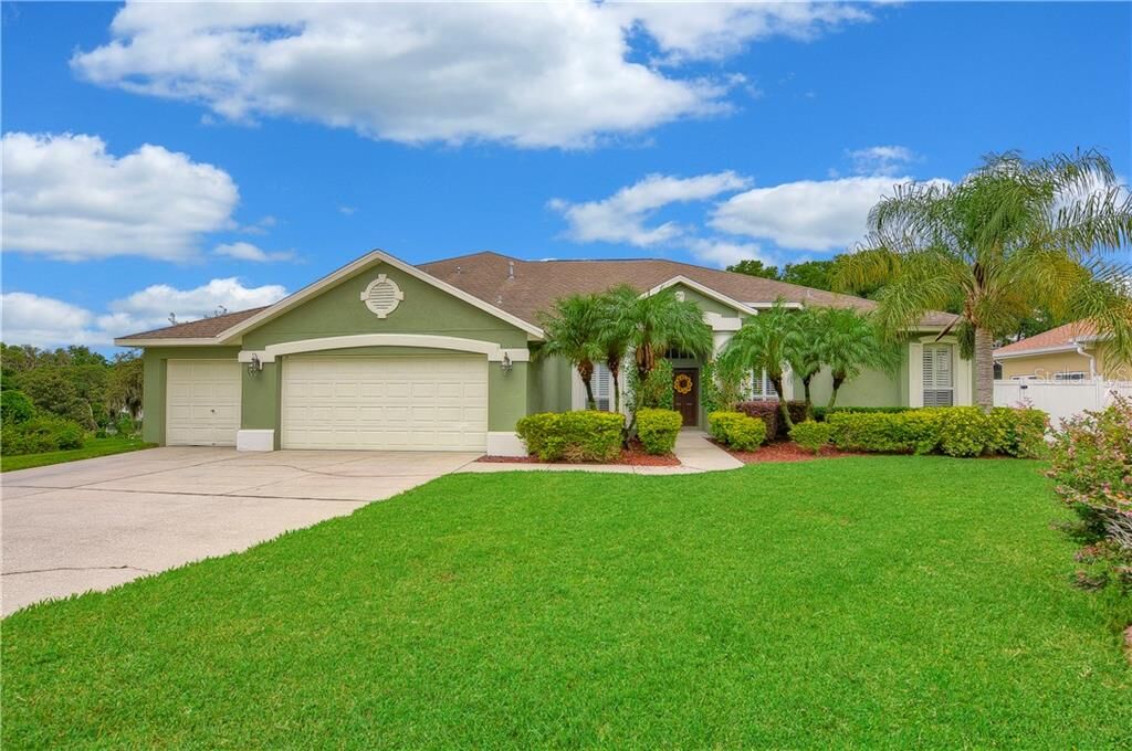 Property Photo:  2901 Hillside Ramble Drive  FL 33511 