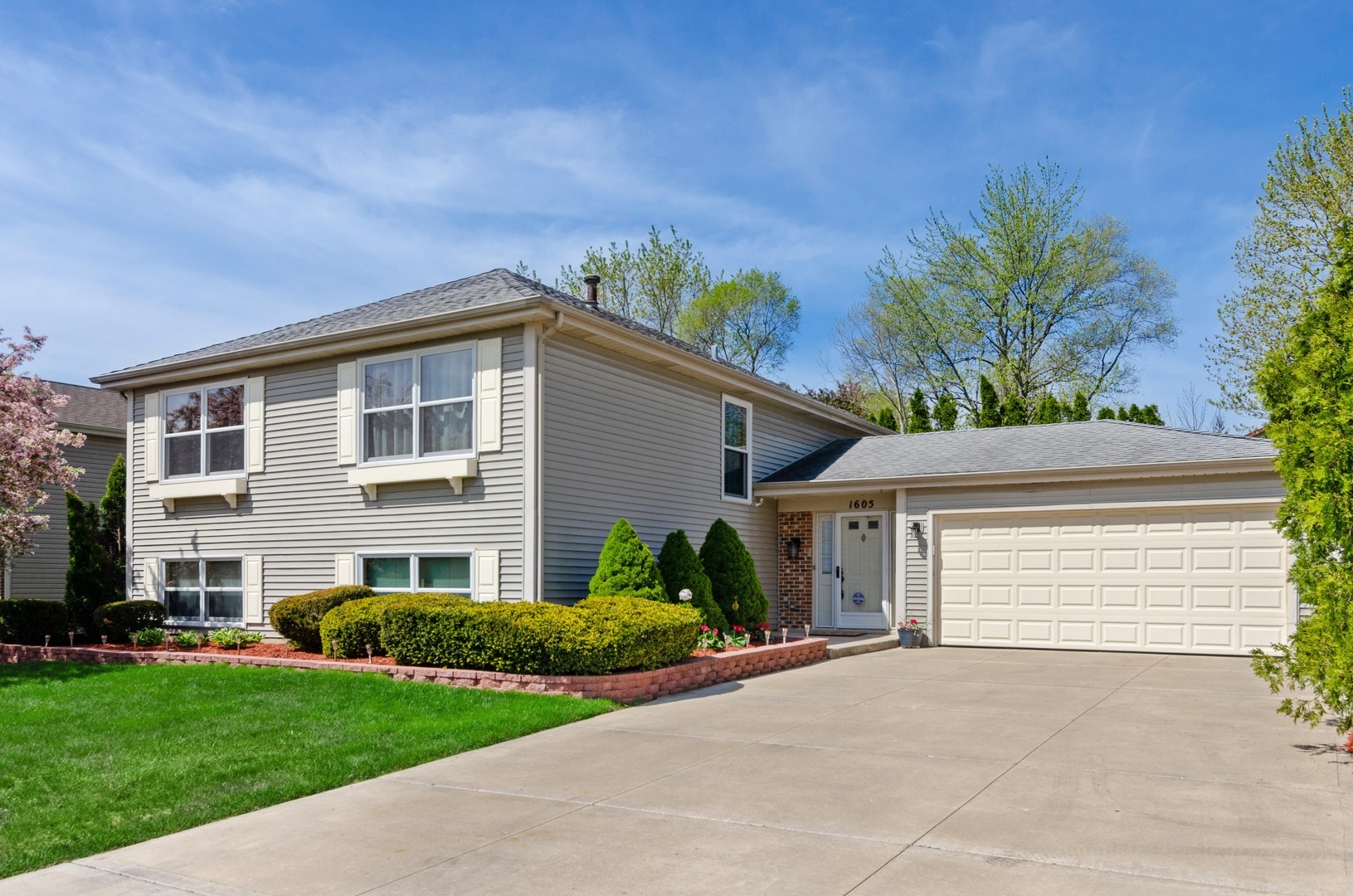 Property Photo:  1605 Coral Reef Way  IL 60047 