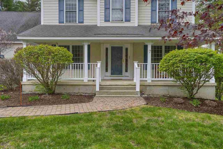 Property Photo:  7 Trellis Way  NH 03110 