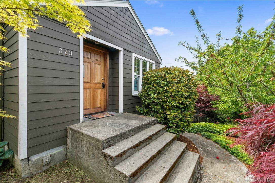 Property Photo:  329 NW 48th St  WA 98107 