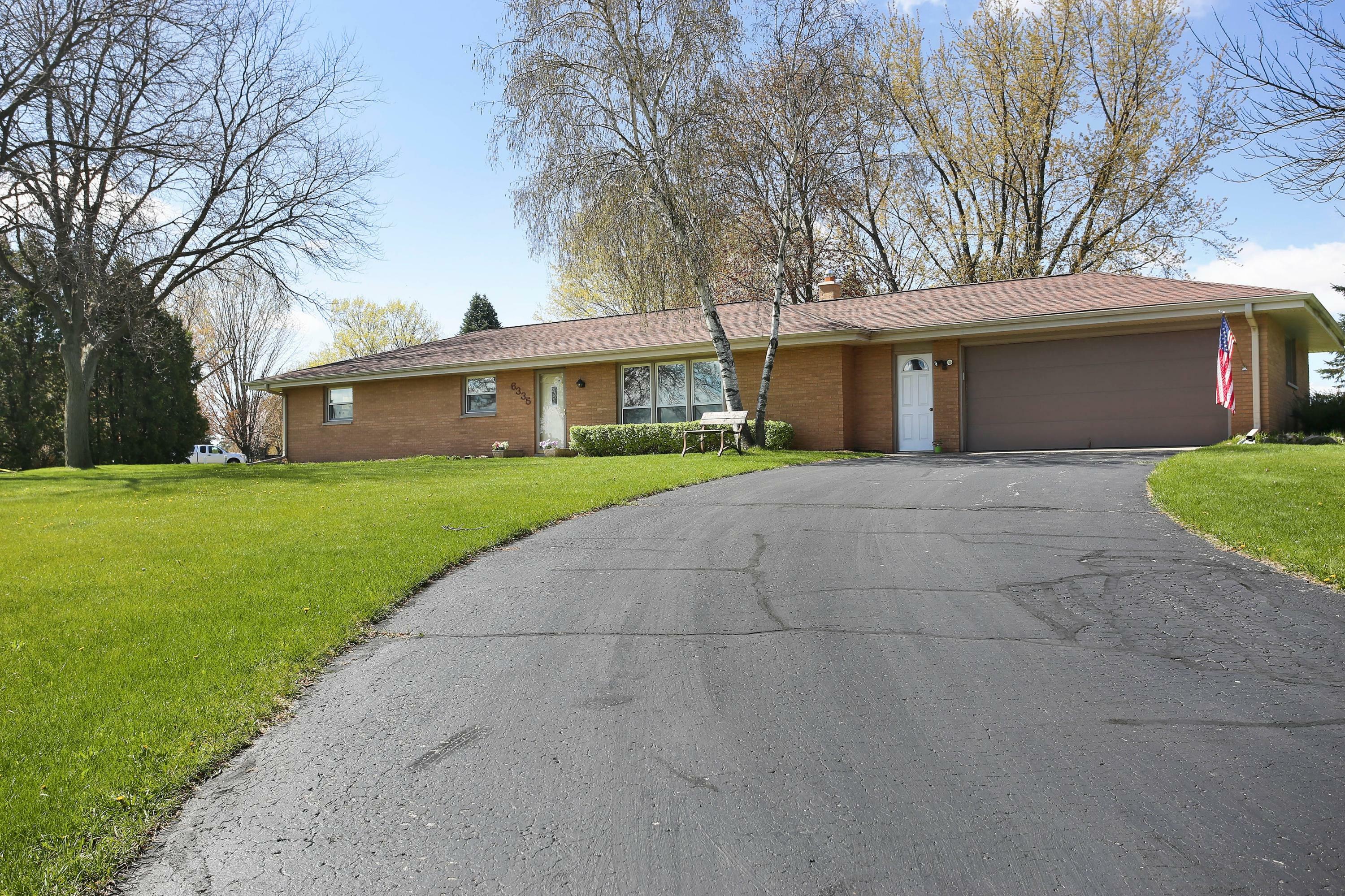 Property Photo:  6335 Hilltop Dr  WI 53002 