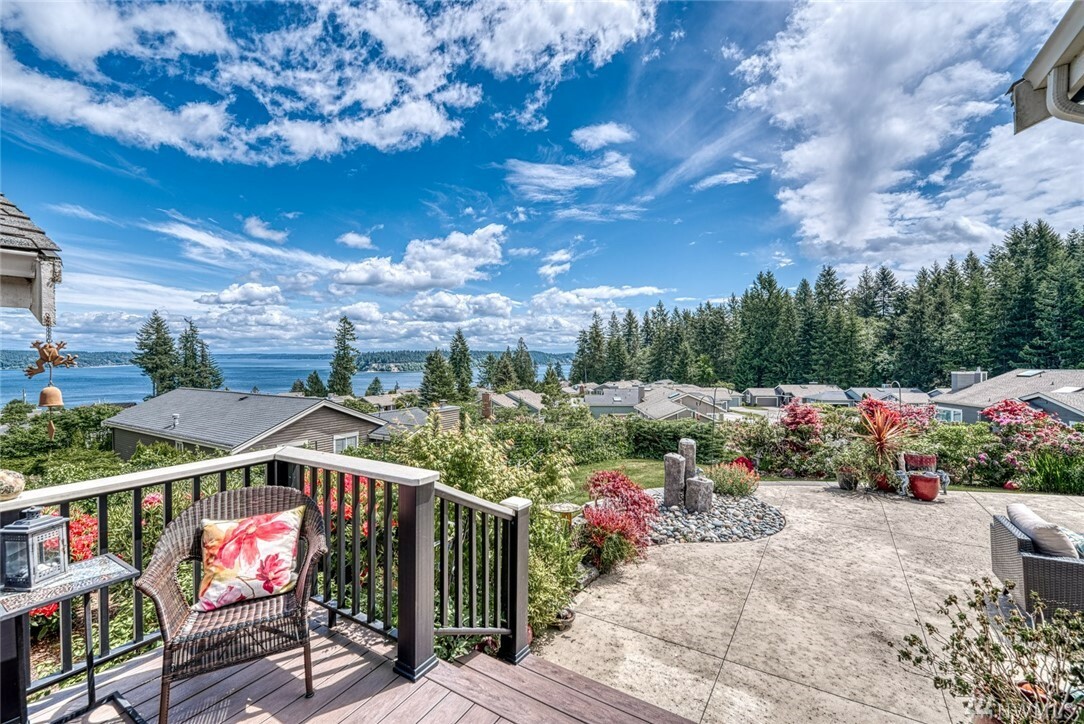 Property Photo:  6879 Starboard Lane  WA 98335 