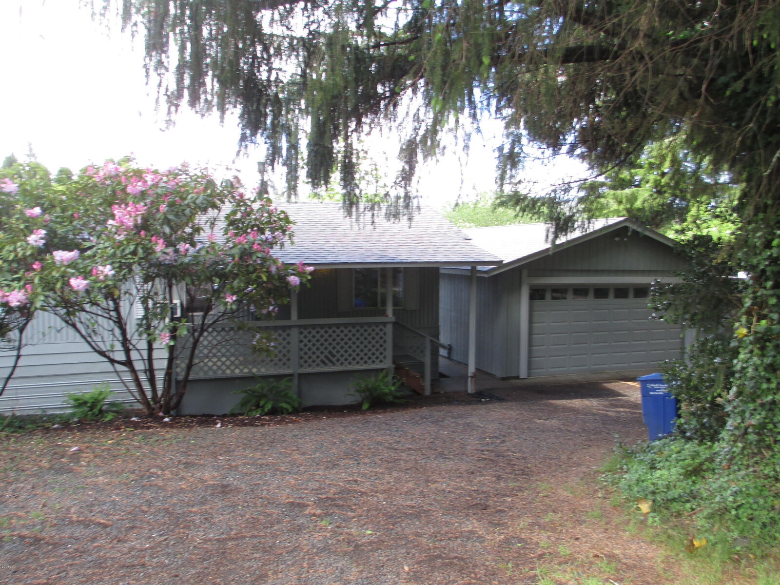 Property Photo: 469 N Yodel Lane OR 97368