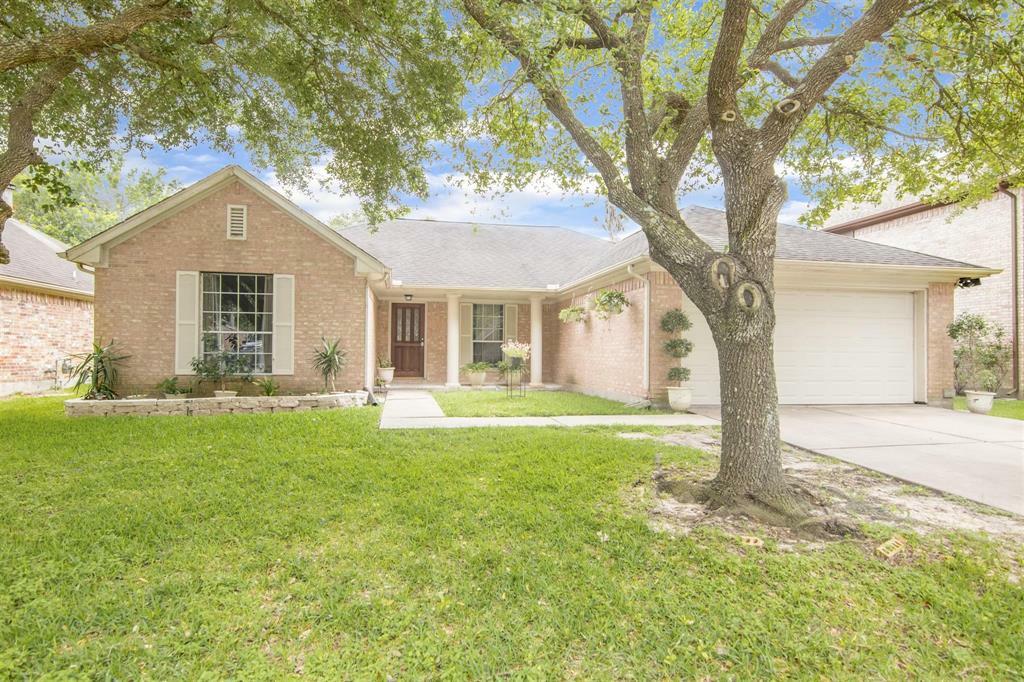 Property Photo:  5221 Glenpark Drive  TX 77571 