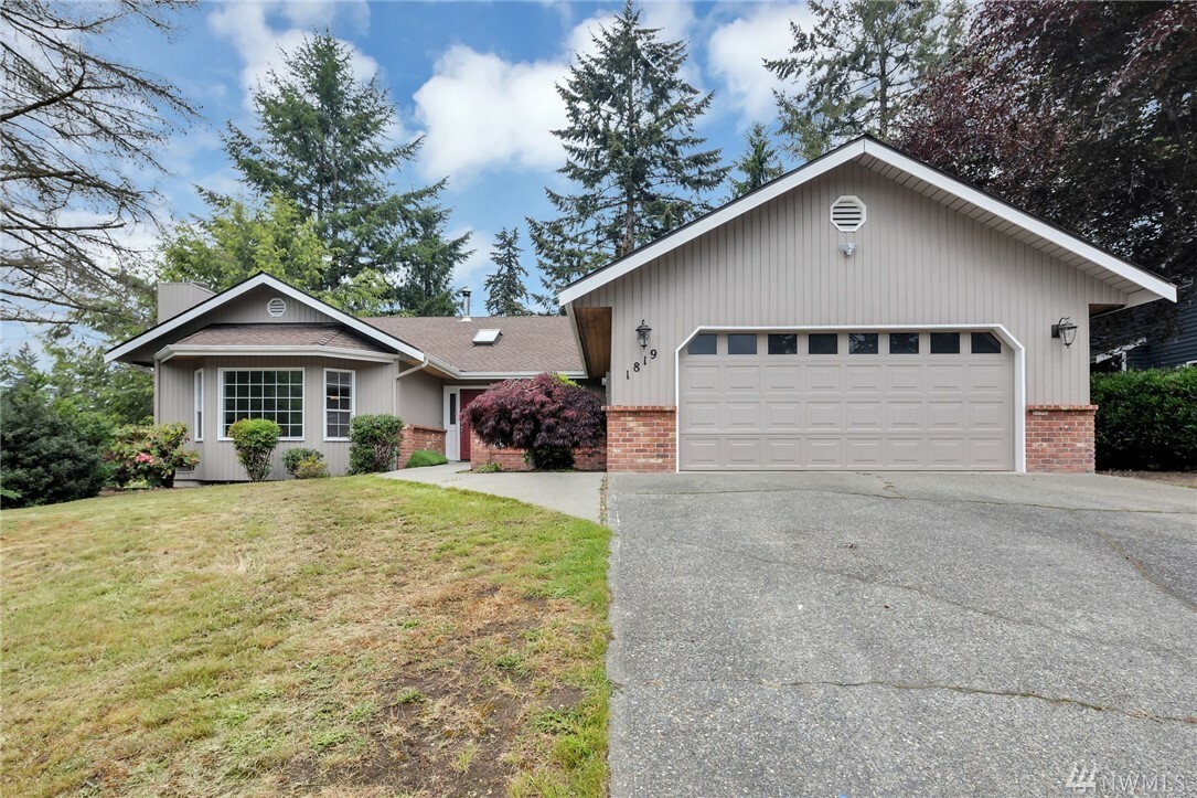 Property Photo:  1819 181st Place SW  WA 98037 