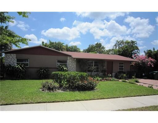 Property Photo:  170 NE 214 St  FL 33179 