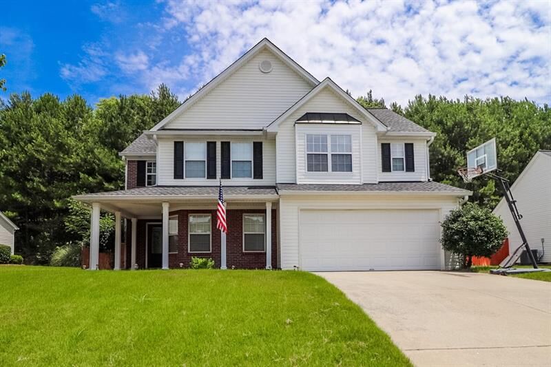 Property Photo: 5521 Skylar Creek Lane 30518