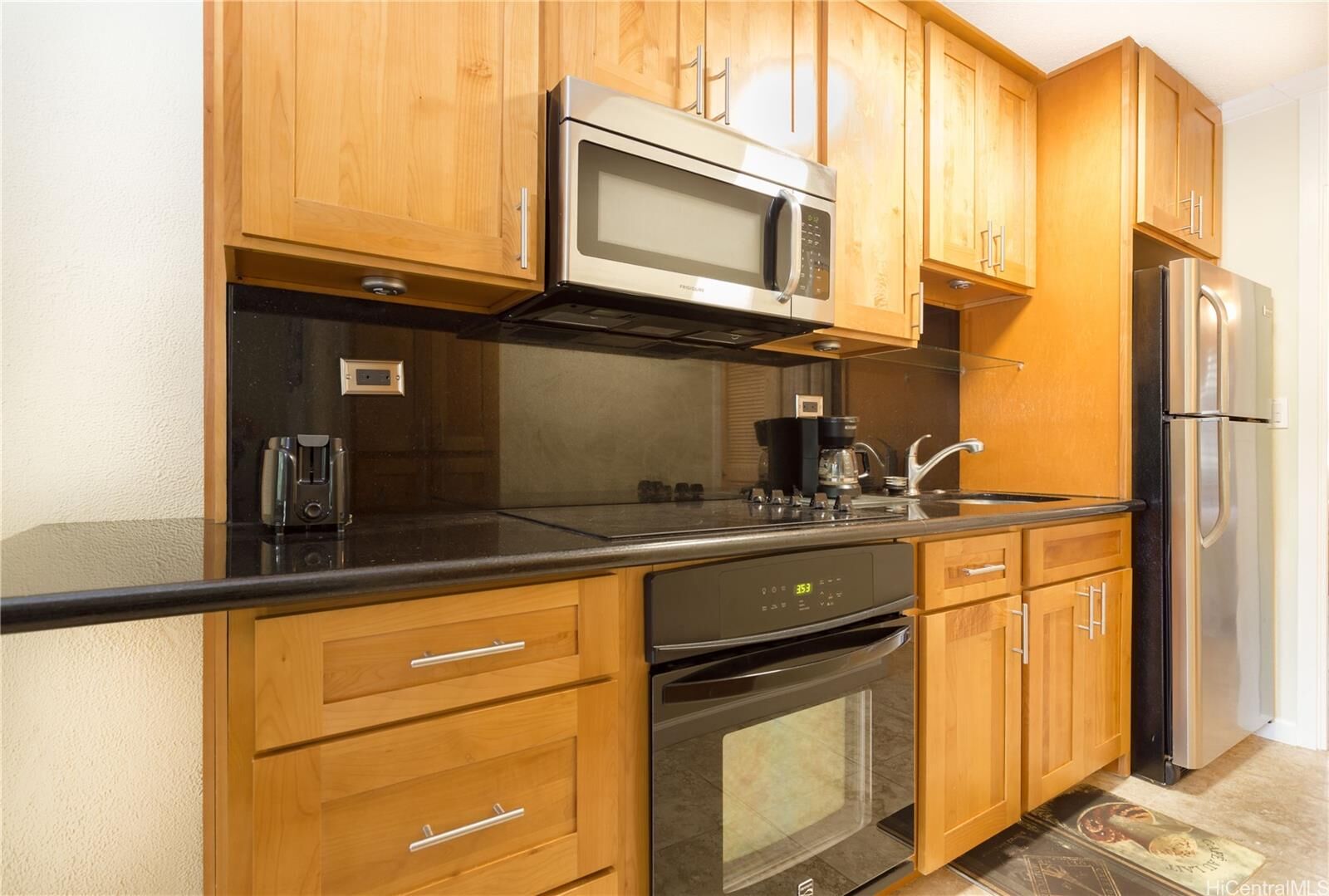 Property Photo:  425 Ena Road 305C  HI 96815 