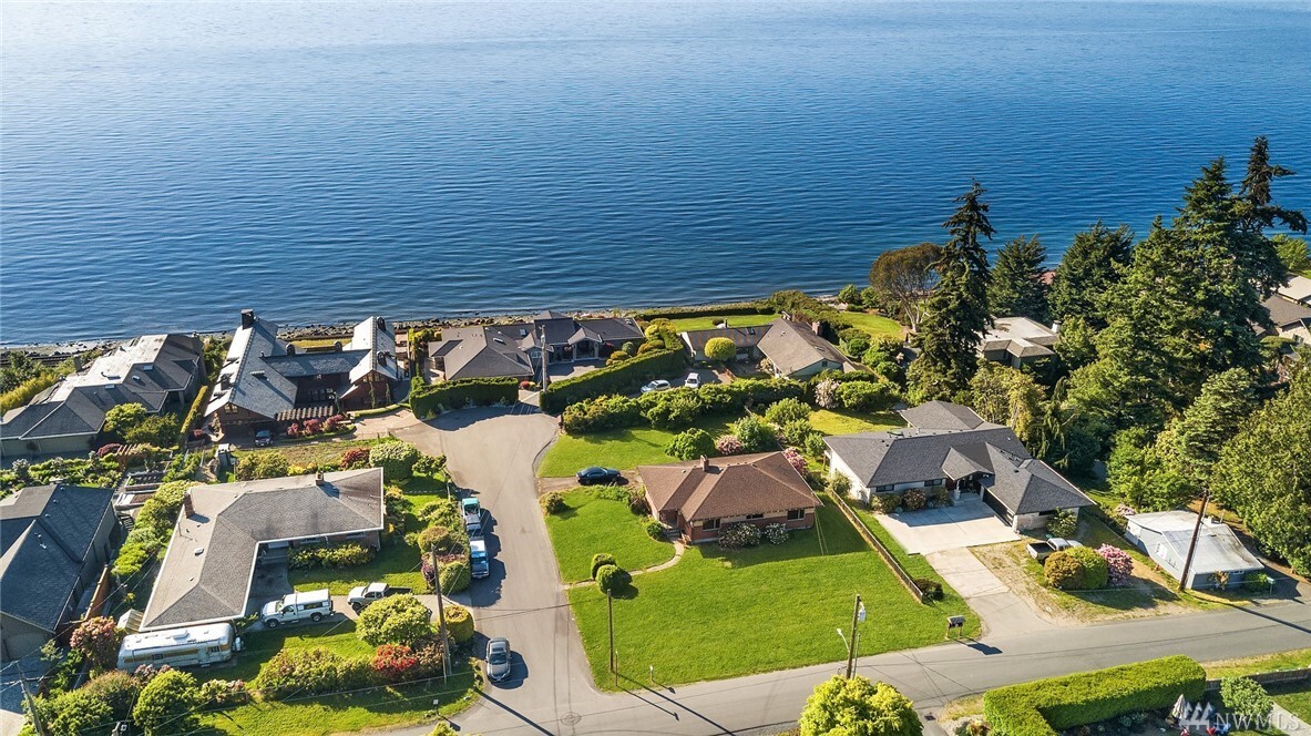Property Photo:  18828 Soundview Place  WA 98020 