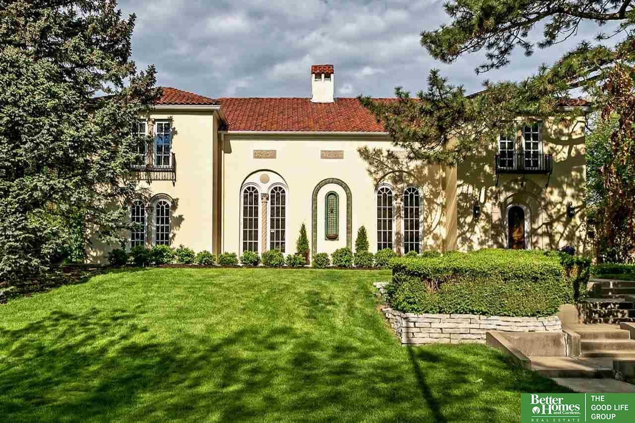 Property Photo: 708 N Happy Hollow NE 68132