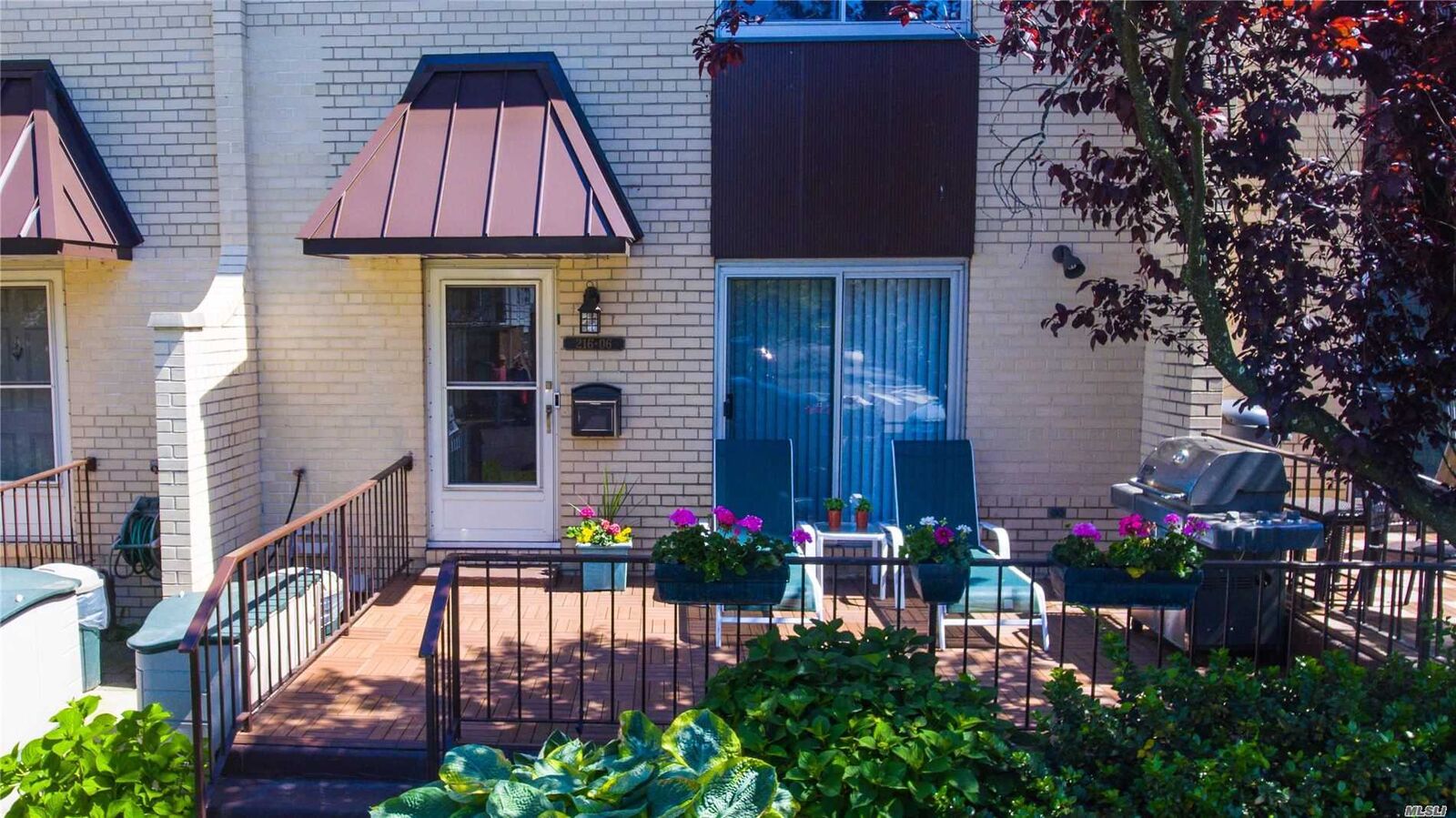 Property Photo:  216-06 17 Ave Th 51  NY 11360 