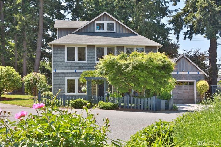 Property Photo:  301 Noblecliff Place  WA 98260 