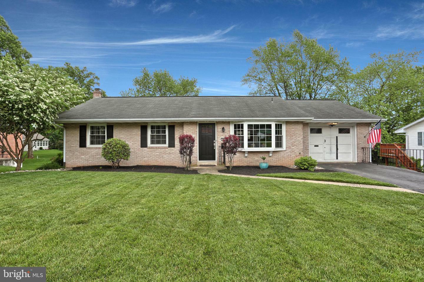 Property Photo: 572 Ridgeview Avenue PA 17022