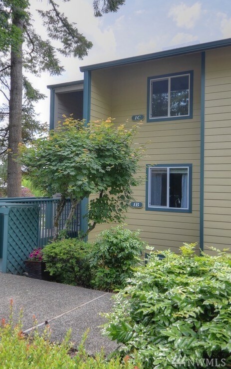 Property Photo:  303 Kenyon St NW 1B  WA 98502 