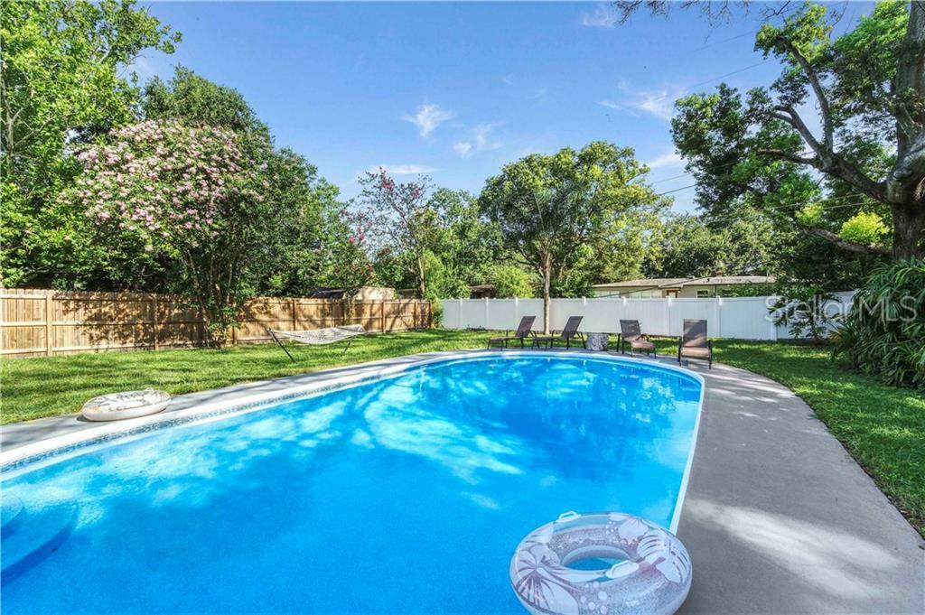 Property Photo: 407 E Crystal Lake Street FL 32806