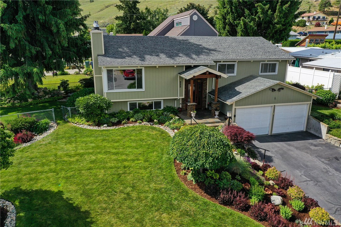 222 E Raymond St  Chelan WA 98816 photo