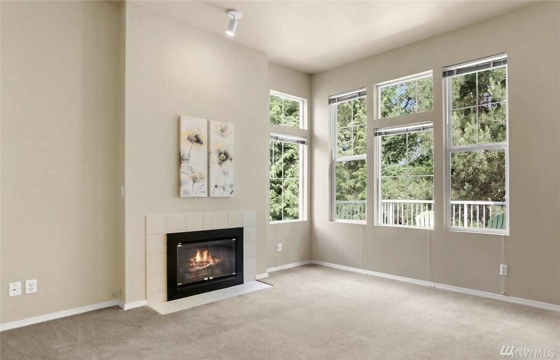 Property Photo:  2170 Newport Wy NW 5-2  WA 98027 