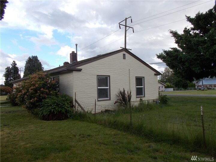Property Photo: 10563 District Line Rd WA 98233
