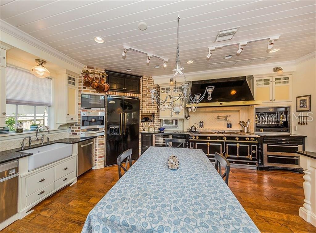 Property Photo:  421 Spadaro Drive  FL 34285 