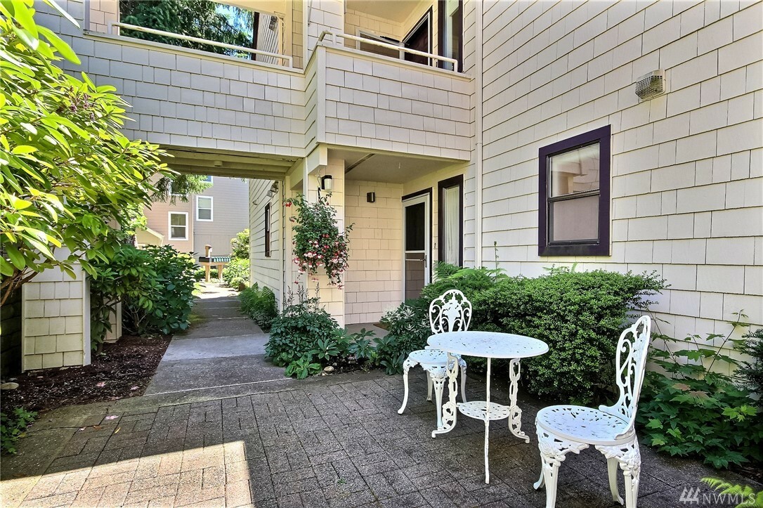 Property Photo:  4124 Providence Point Dr SE 1014  WA 98029 