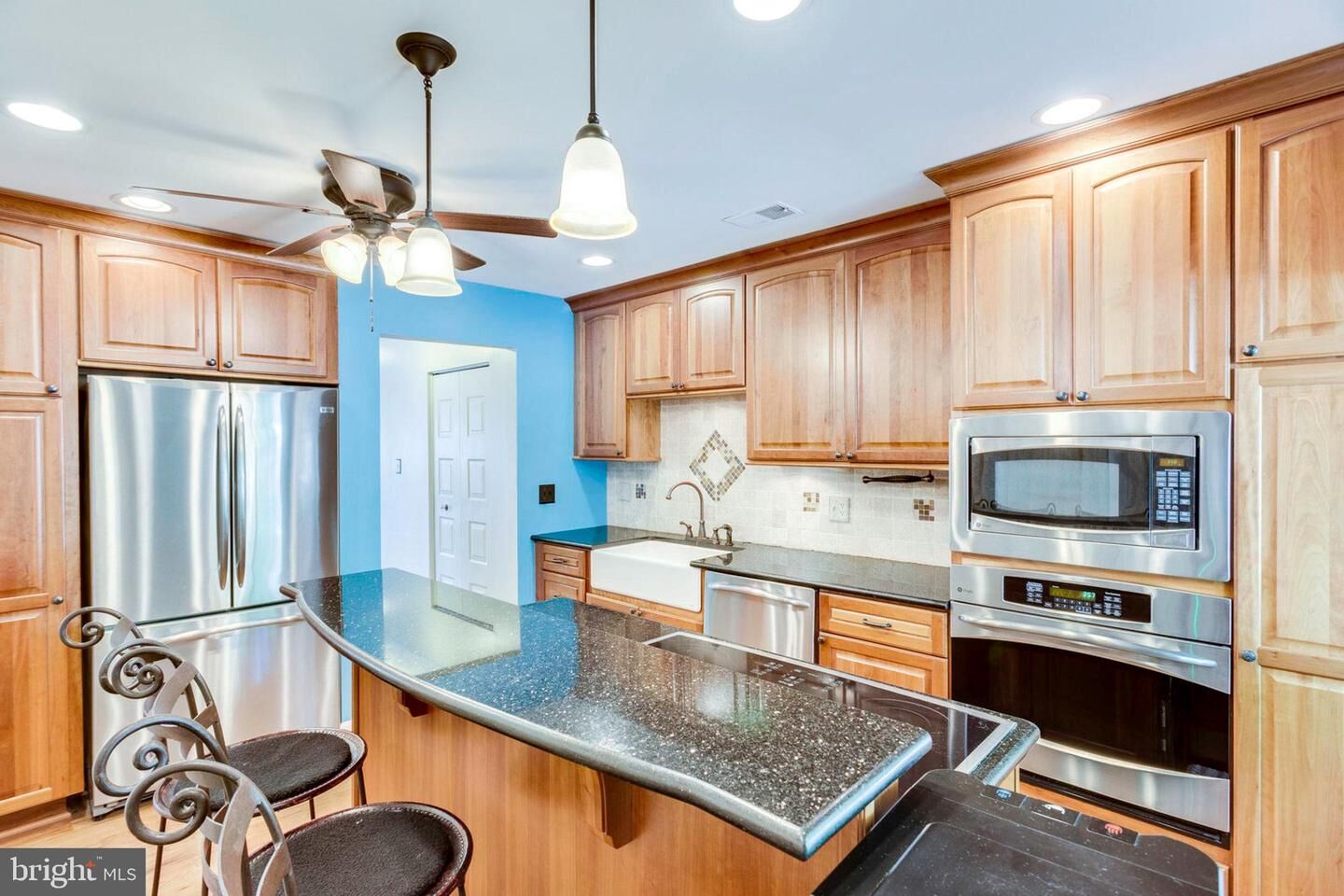 Property Photo: 5526 Starboard Court VA 22032