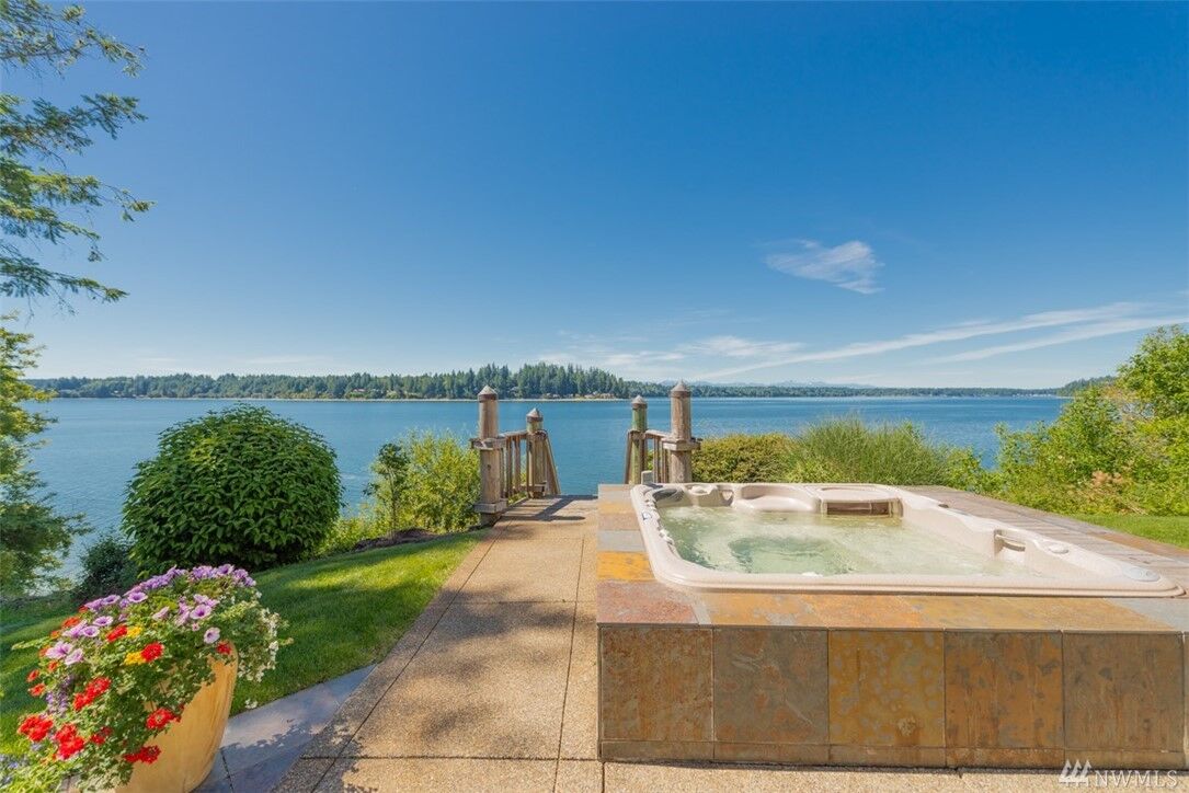 Property Photo: 4725 Bayshore Lane NW WA 98502