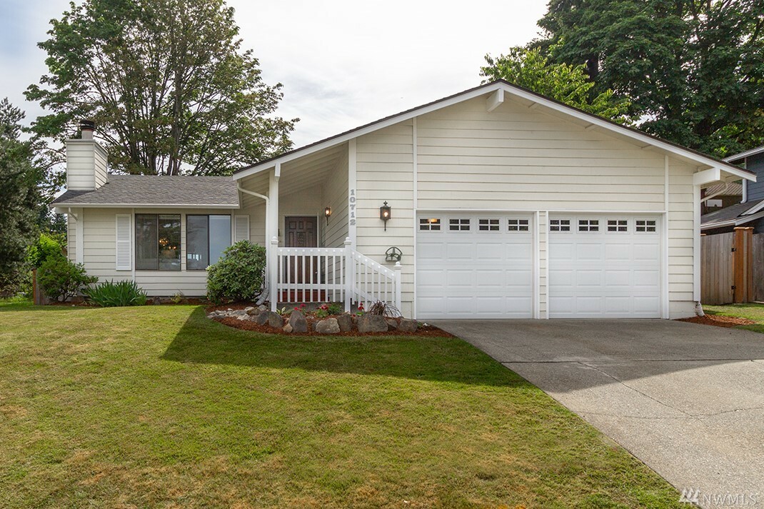 Property Photo:  10712 157th Ave NE  WA 98052 