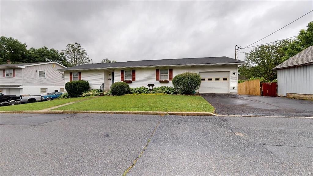 Property Photo:  346 West Street  PA 18014 