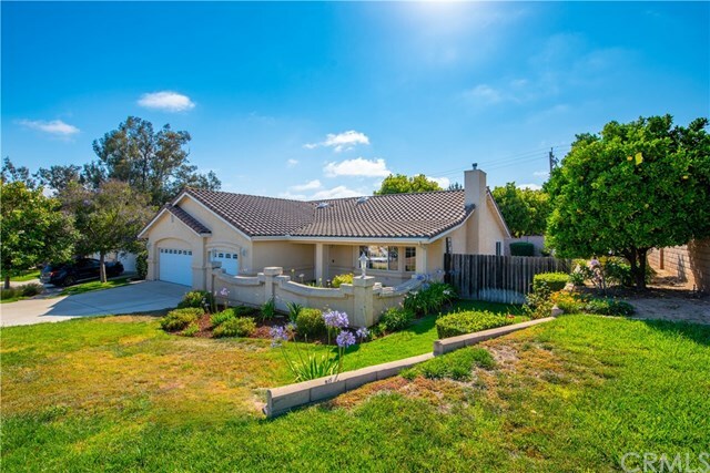 Property Photo: 994 Vista Verde Lane CA 93444