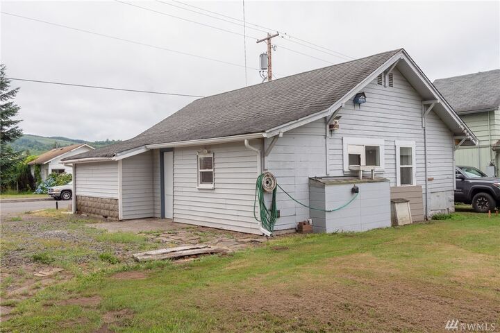 Property Photo:  224 E Main St  WA 98564 