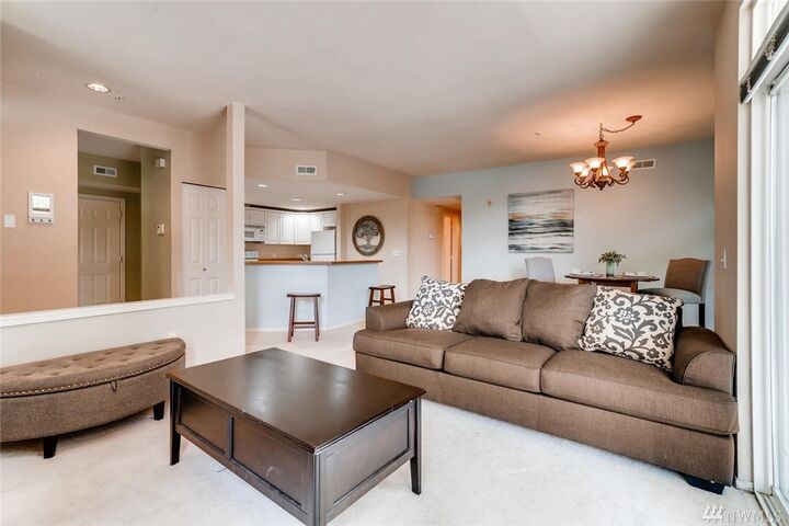 Property Photo:  402 S 47th St E  WA 98055 