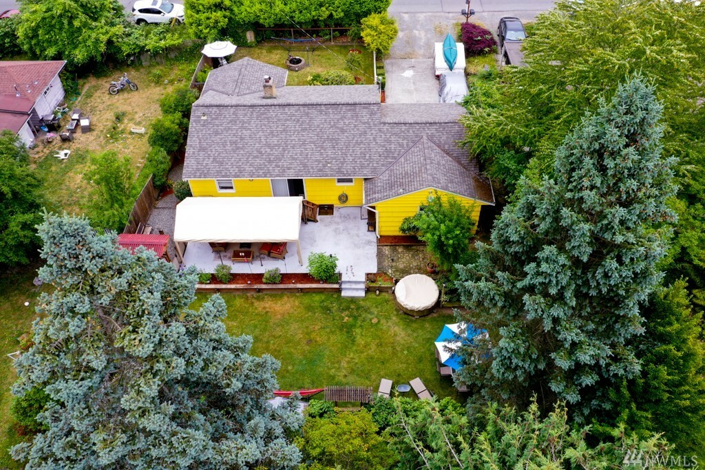 Property Photo: 17415 12th Ave NE WA 98155