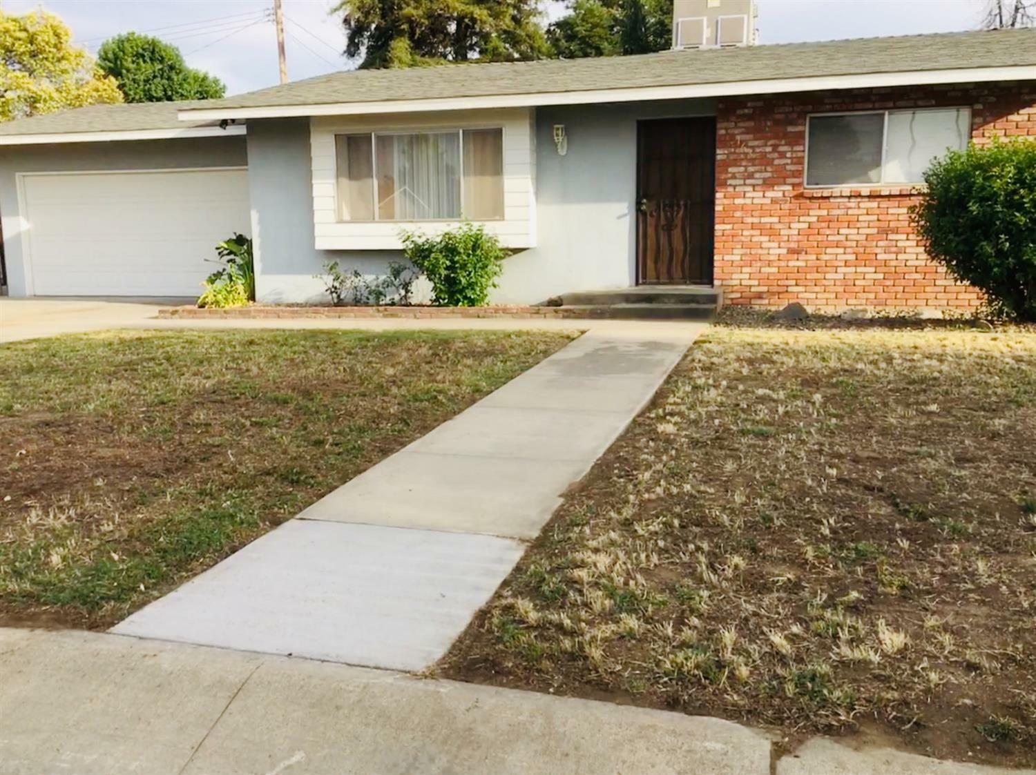 Property Photo:  1637 W Oriole Drive  CA 93291 