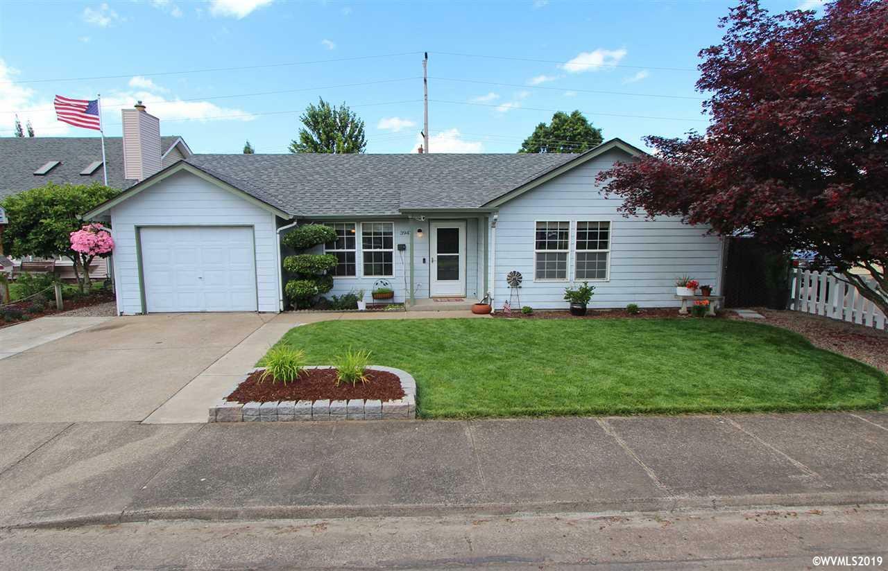 Property Photo: 3947 Linn Av SE OR 97322