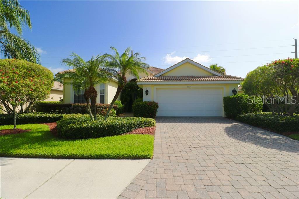 Property Photo: 6817 74th Street Circle E FL 34203