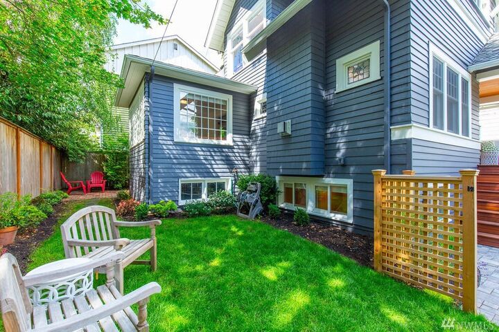 Property Photo: 2108 N 44th St WA 98103