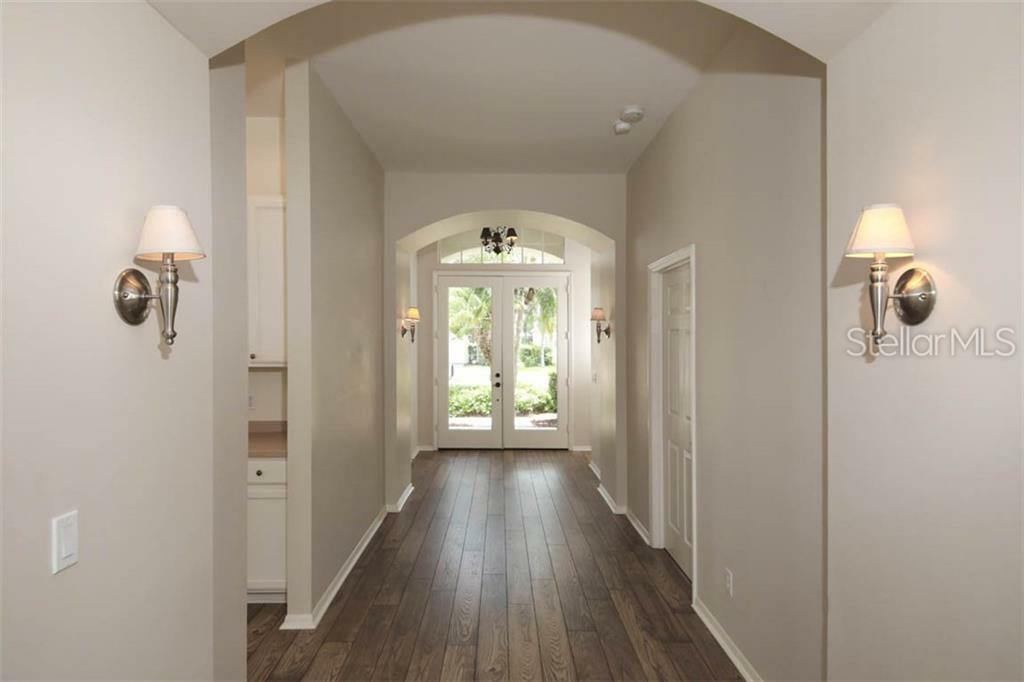 Property Photo: 5614 52nd Avenue W FL 34210