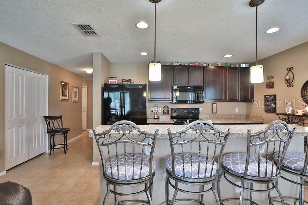 Property Photo:  2105 Nuttall Oaks Place  FL 33510 