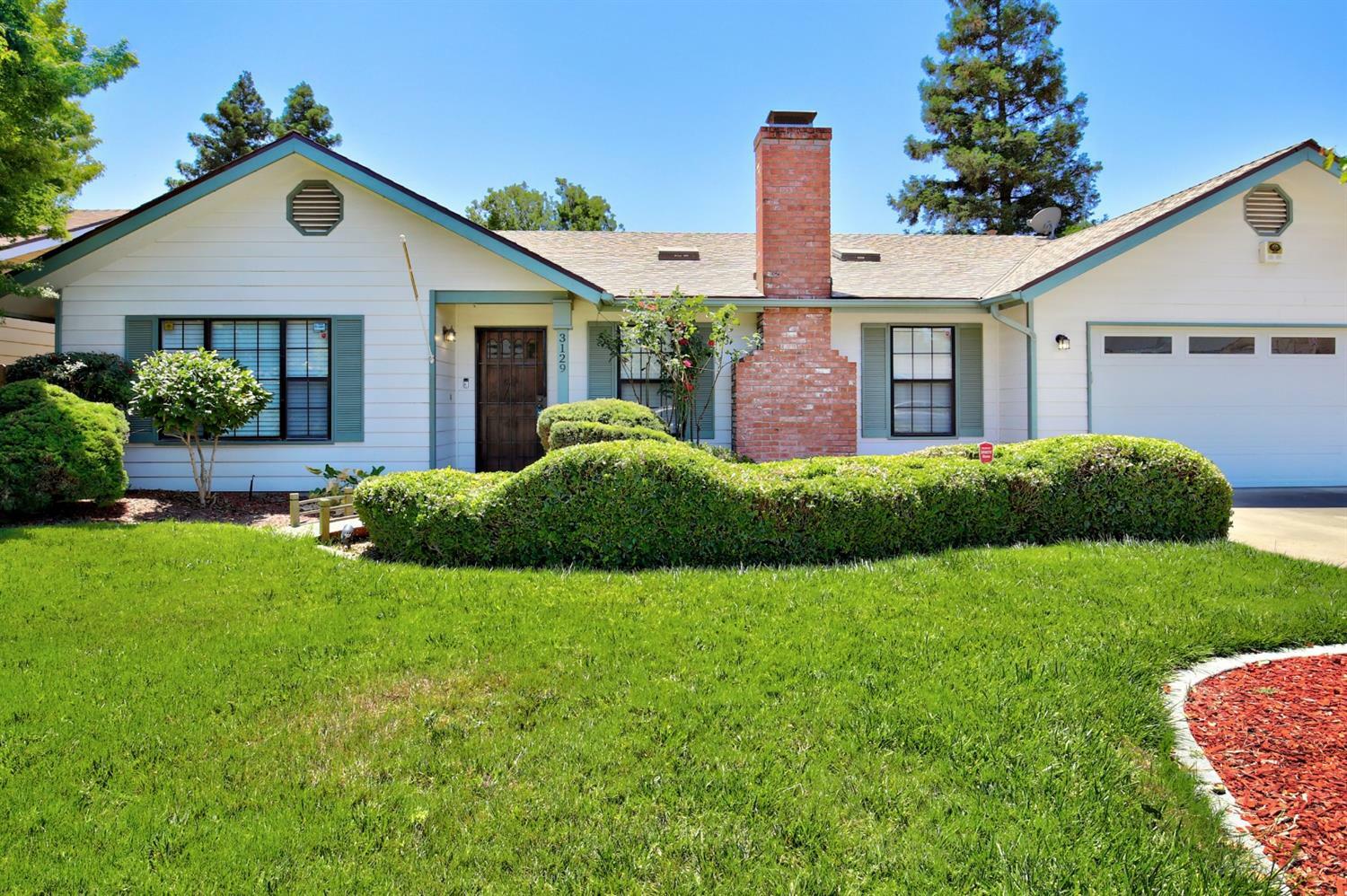 3129 W Evergreen Avenue  Visalia CA 93277 photo