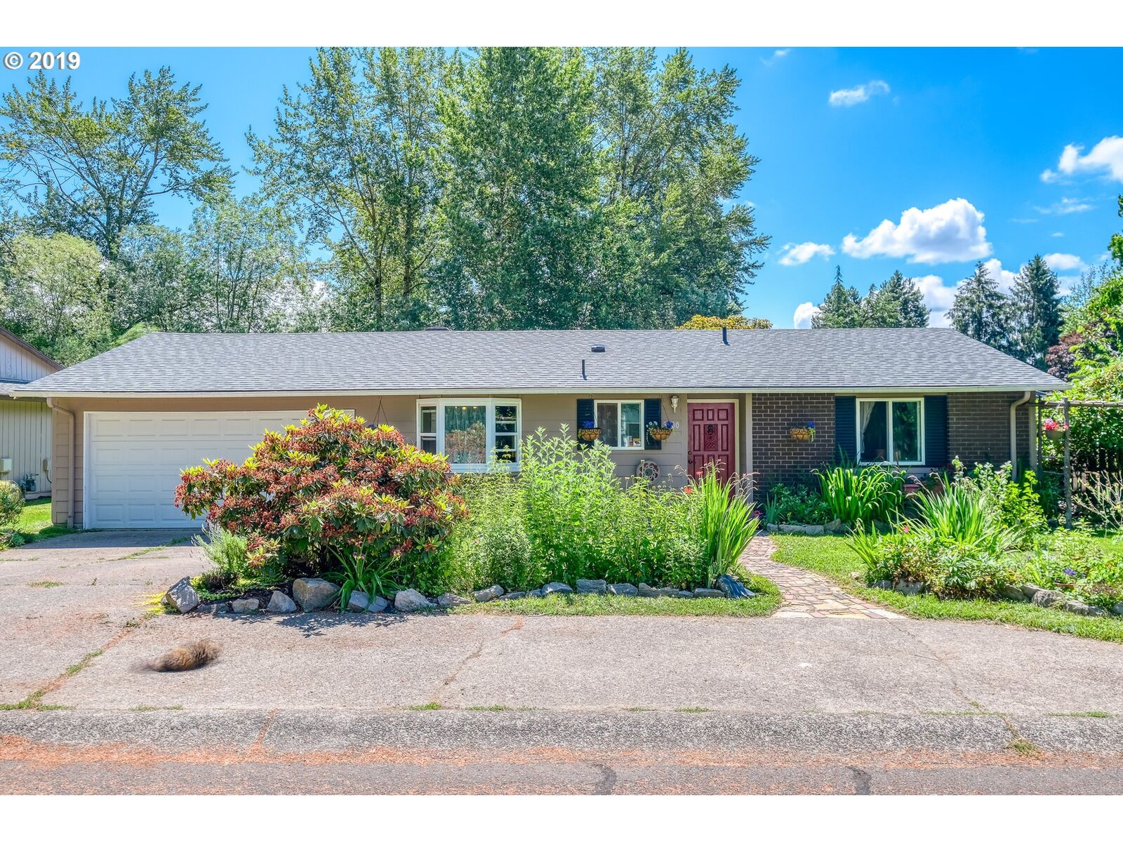 Property Photo:  3900 SE Pelton Ave  OR 97060 