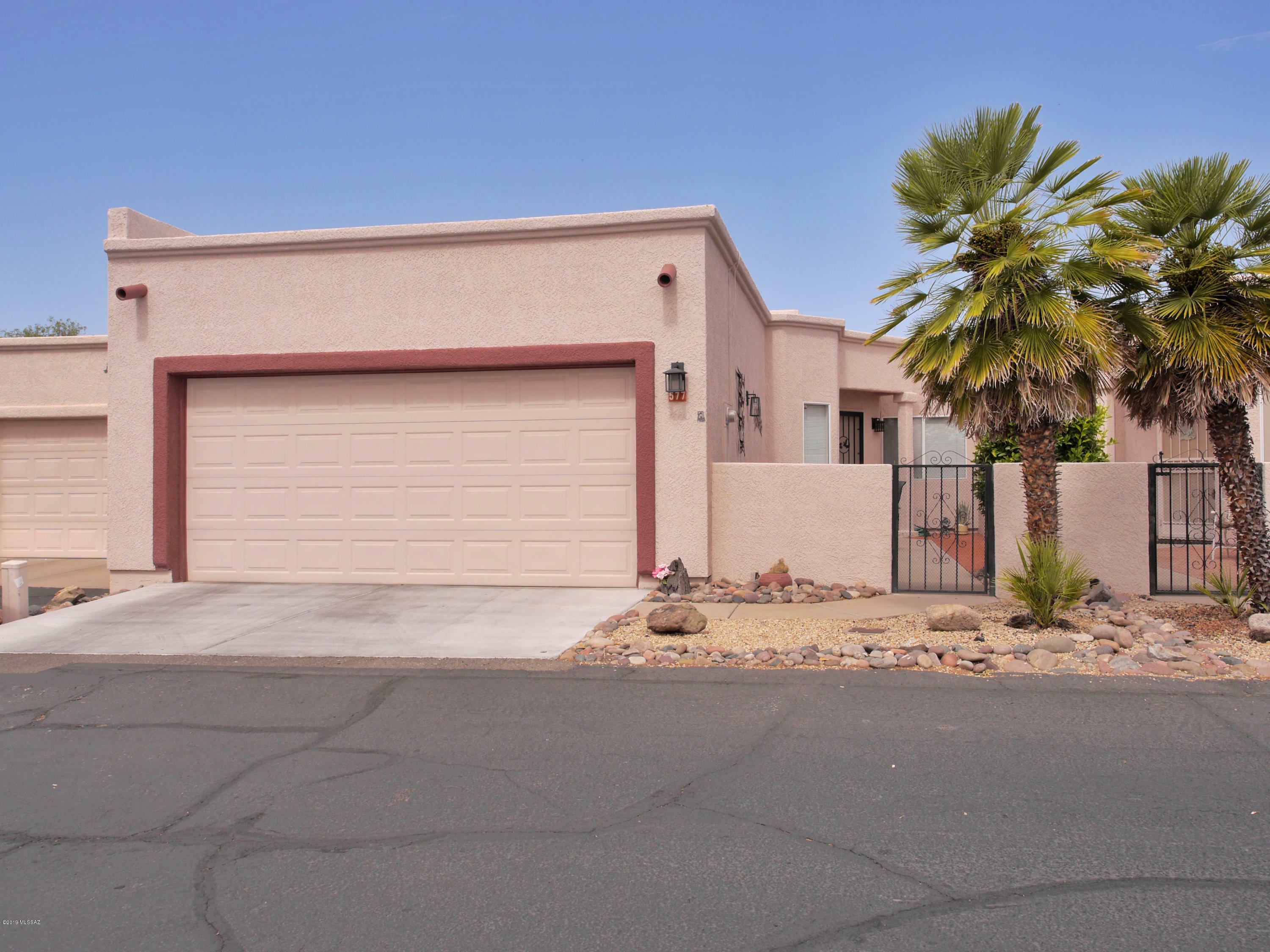 Property Photo:  577 W Va Rosaldo  AZ 85614 