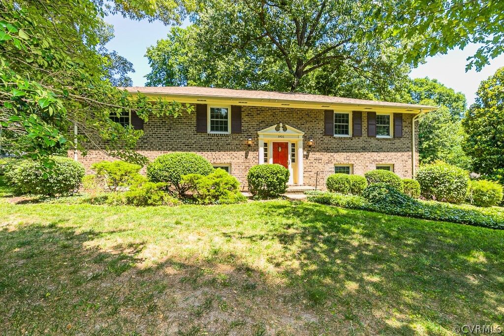 Property Photo: 6406 Thrasher Way VA 23111