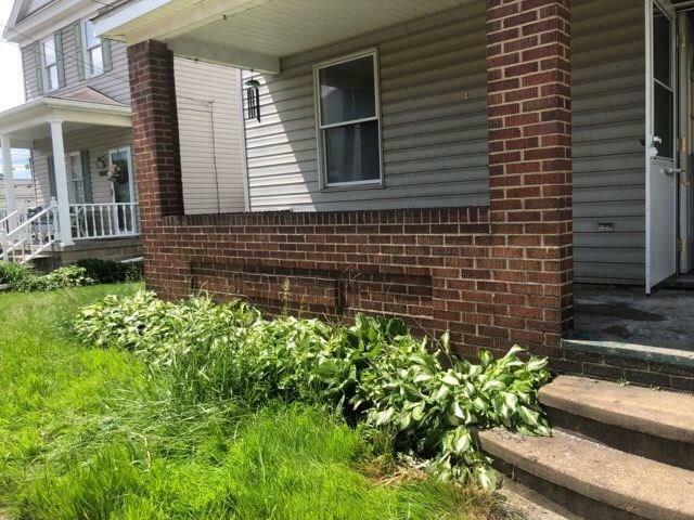 Property Photo:  1208 2nd Ave  PA 15027 