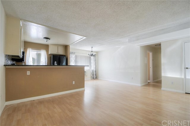 Property Photo:  18530 Hatteras Street 123  CA 91356 