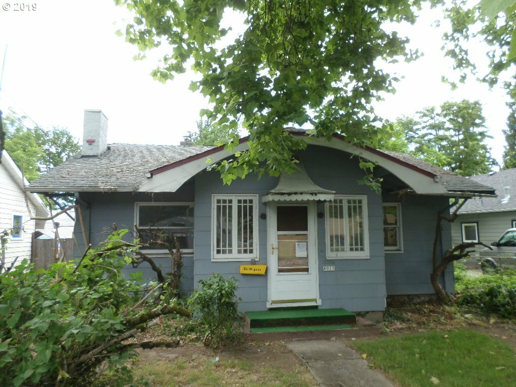 Property Photo:  8915 NE Prescott St  OR 97220 