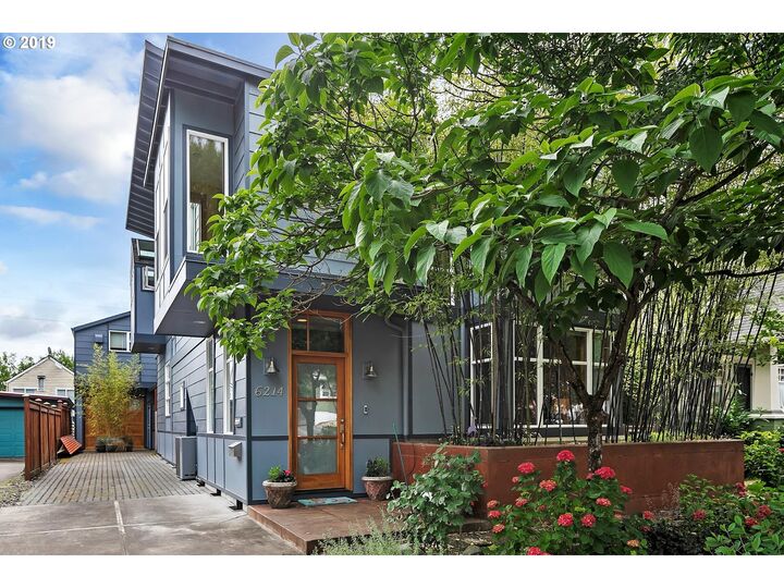 6214 SW Hood Ave  Portland OR 97239 photo