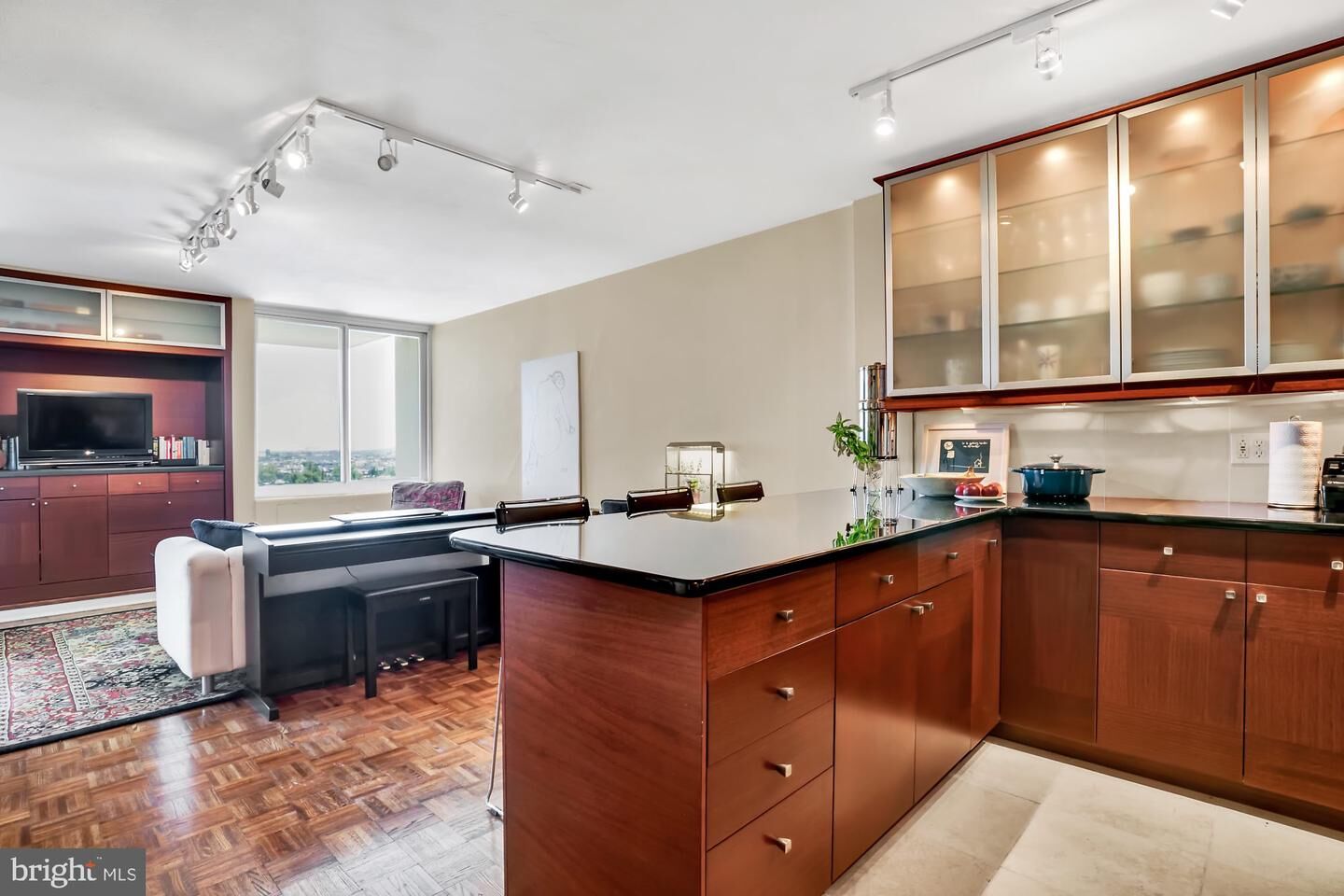 Property Photo: 604 S Washington Square 36 911 PA 19106