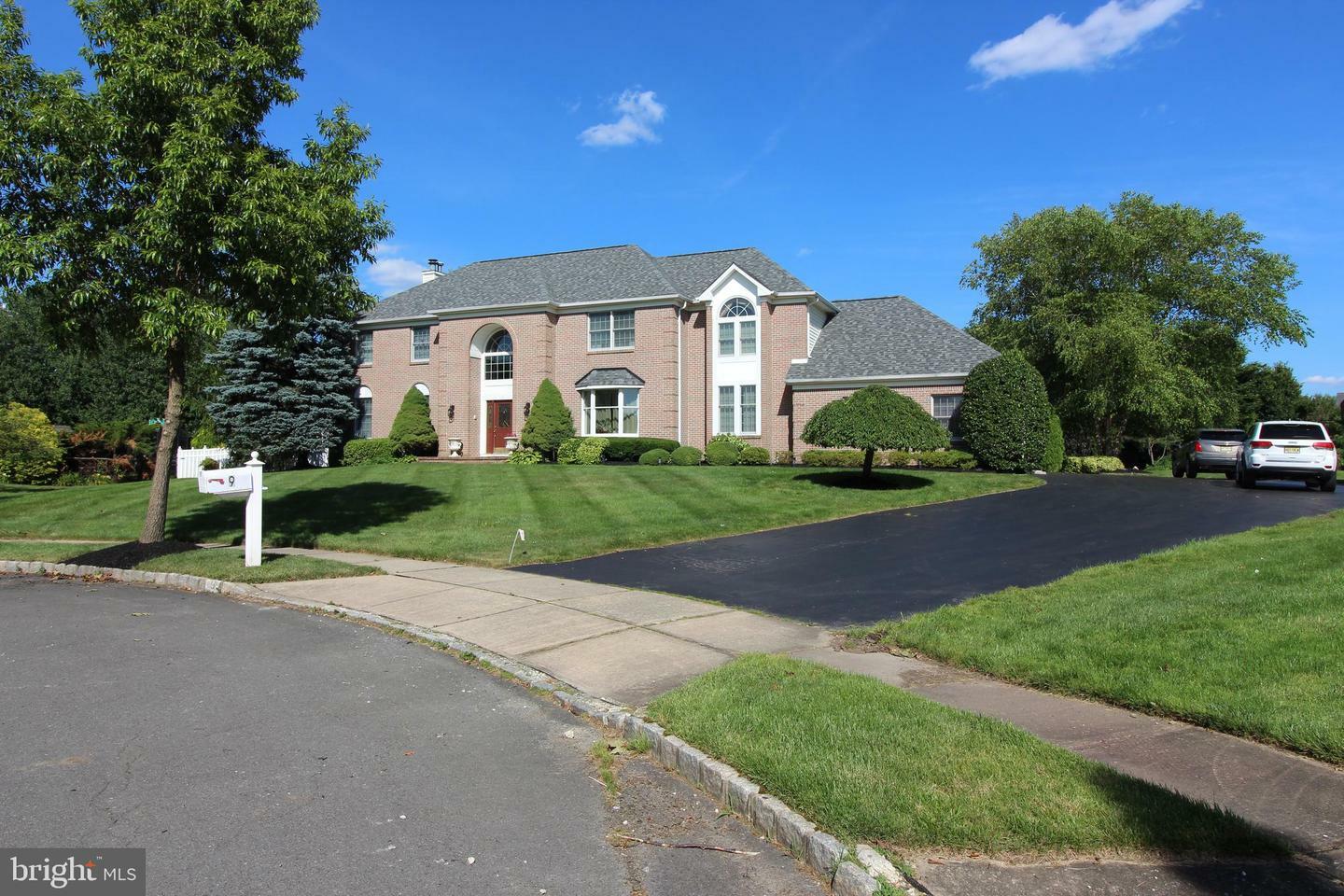 Property Photo:  9 Tanner Court  NJ 08550 